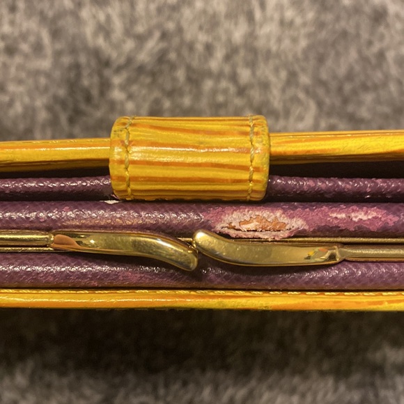 Auth LV Gold Epi Kisslock Wallet MI1002 - Picture 5 of 13